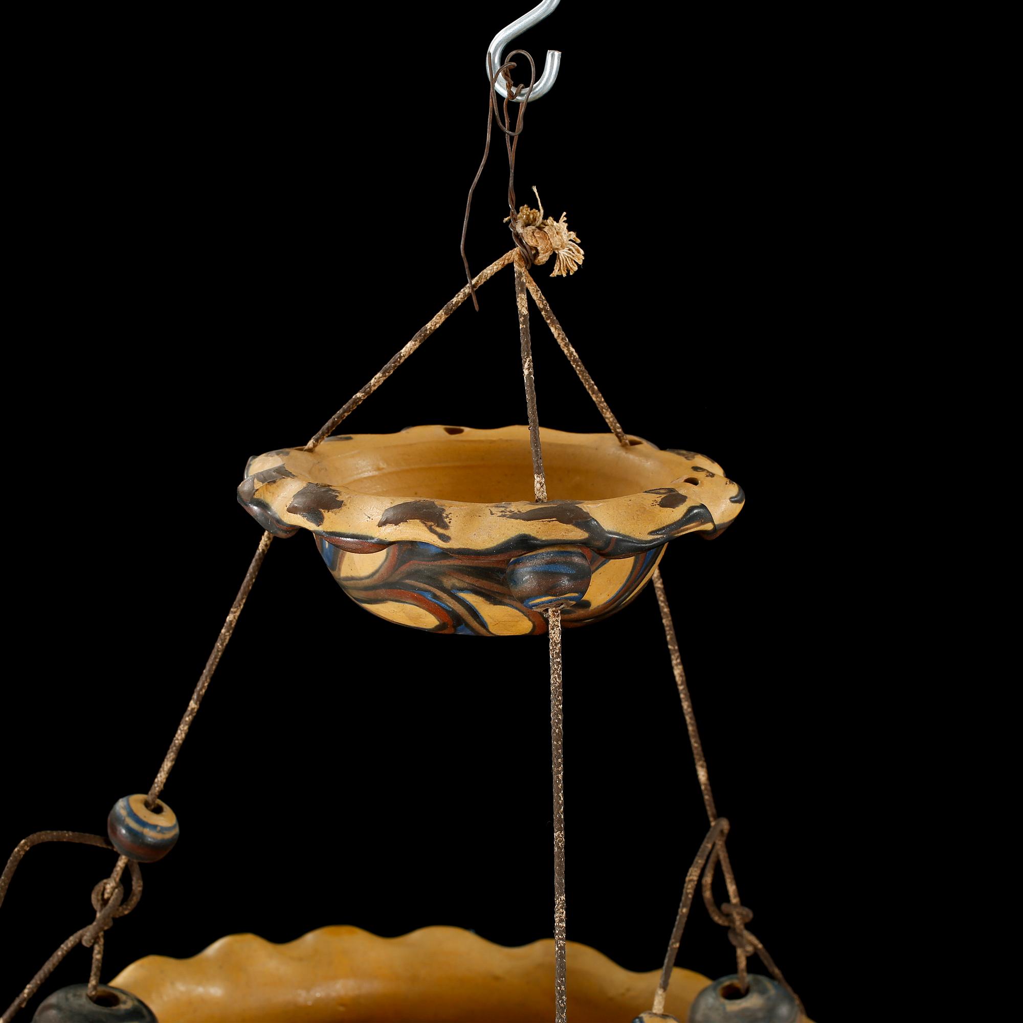 HERMAN AUGUST KÄHLER, växtampel, lergods, Danmark, 1900-talets första hälft. Höjd ca 50 cm.