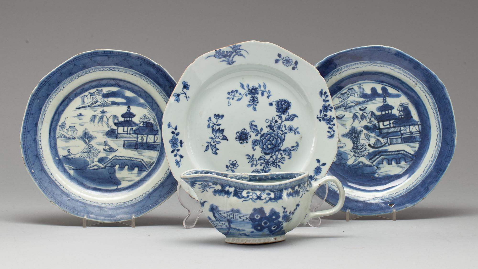 PARTI PORSLIN, 4 delar. Kina, bland annat Qianlong (1736-95).