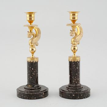 LJUSSTAKAR, ett par, sengustavianska stockholmsarbeten, 1800-talets början.