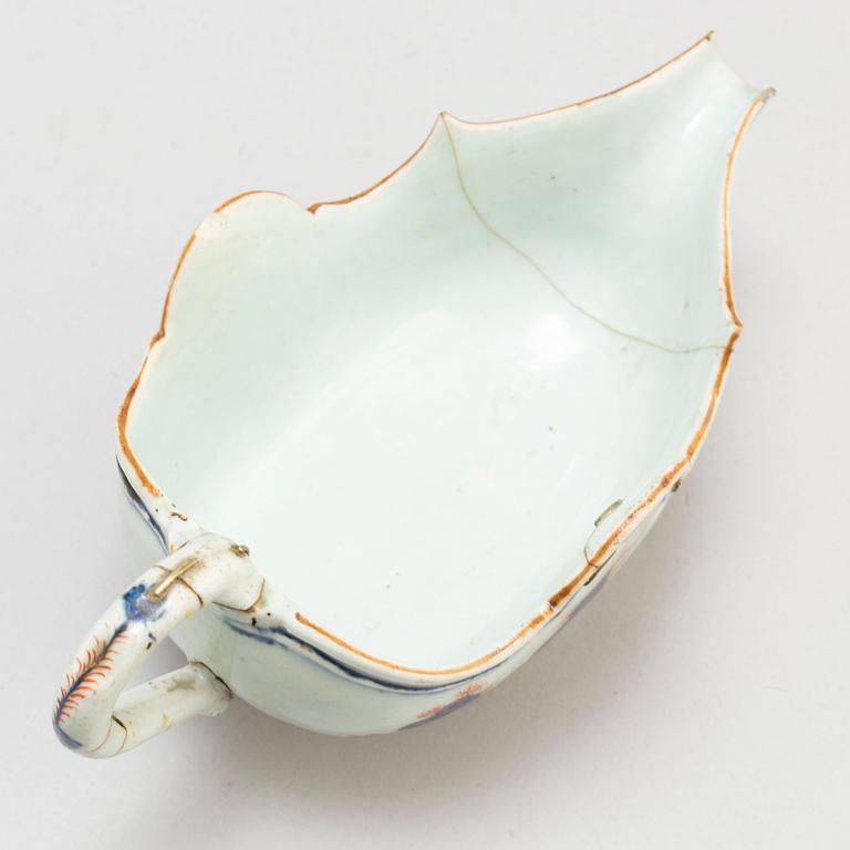 Two sauce boats, Qing dynasty, Qianlong (1736-95).