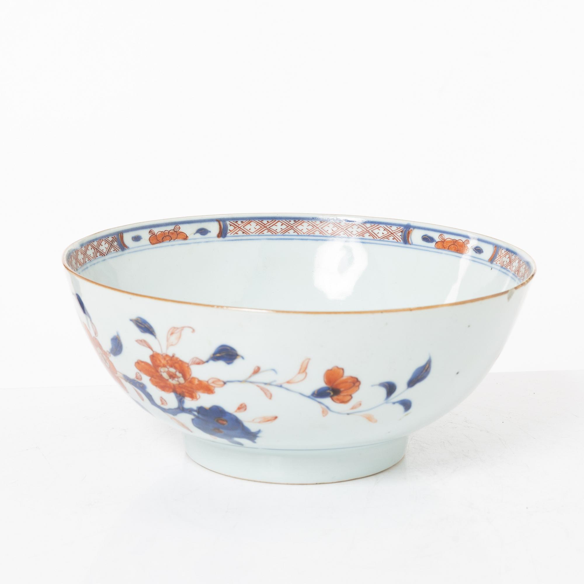 A porcelain bowl, China, Qing dynasty, Qianlong, 1736-95.