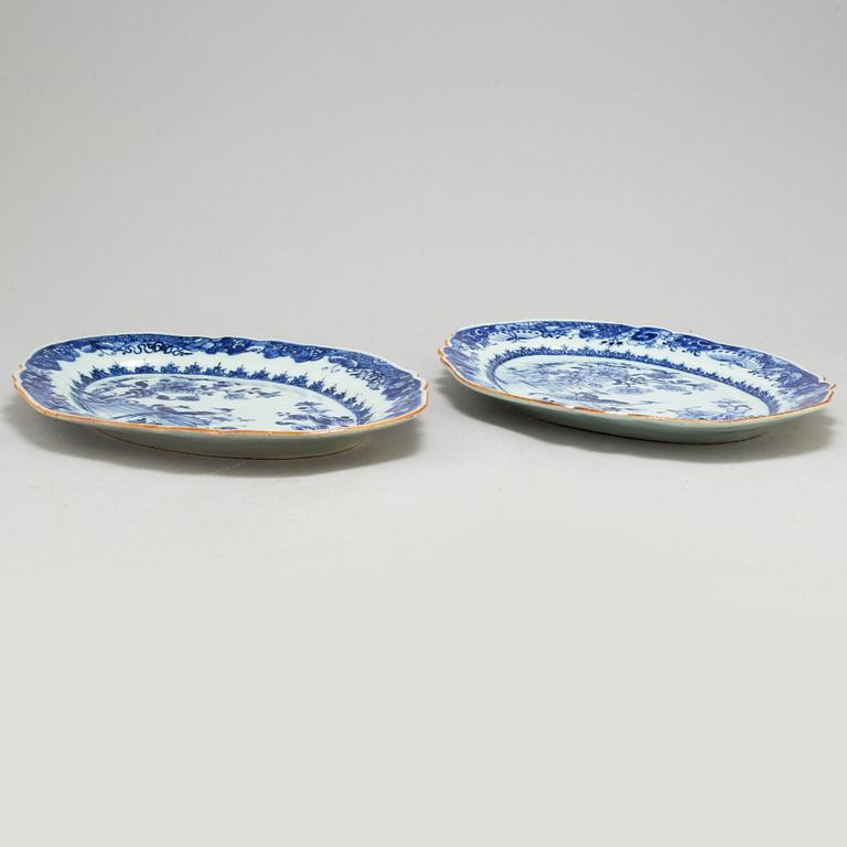 Two blue and white export porcelain serving dishes, Qing dynasty, Qianlong (1736-95).