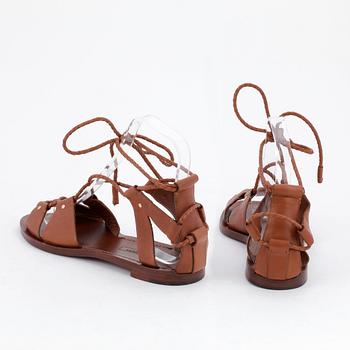 RALPH LAUREN, a pair of brown leather sandals. Size 39.