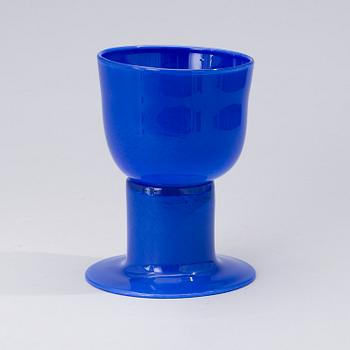 HEIKKI ORVOLA, A GOBLET. Signed Heikki Orvola, Nuutajärvi Notsjö. 1970s.