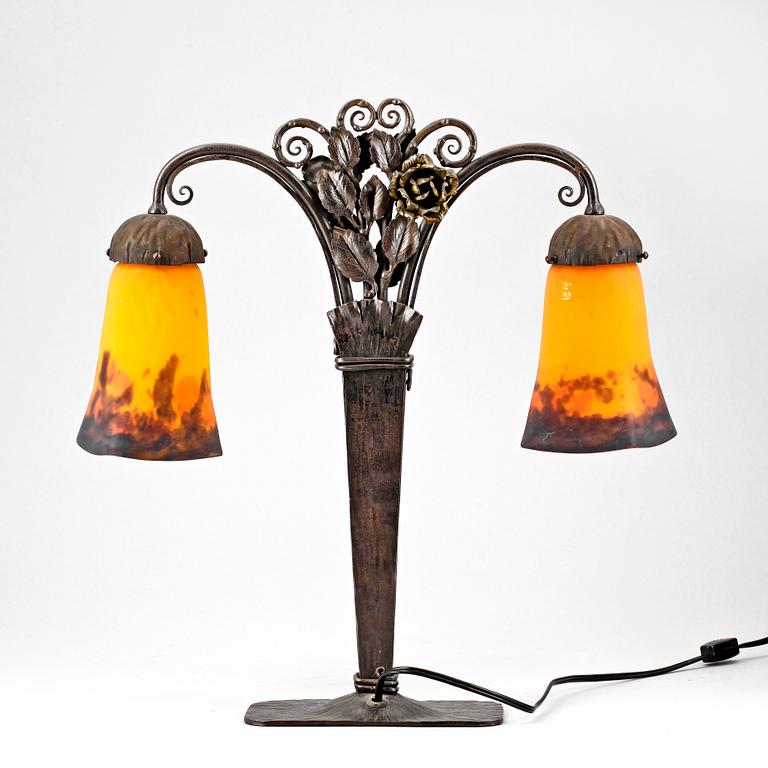 Bordslampa, Müller Freres, Luneville, Art Nouveau, Frankrike, 1900-talets första hälft.
