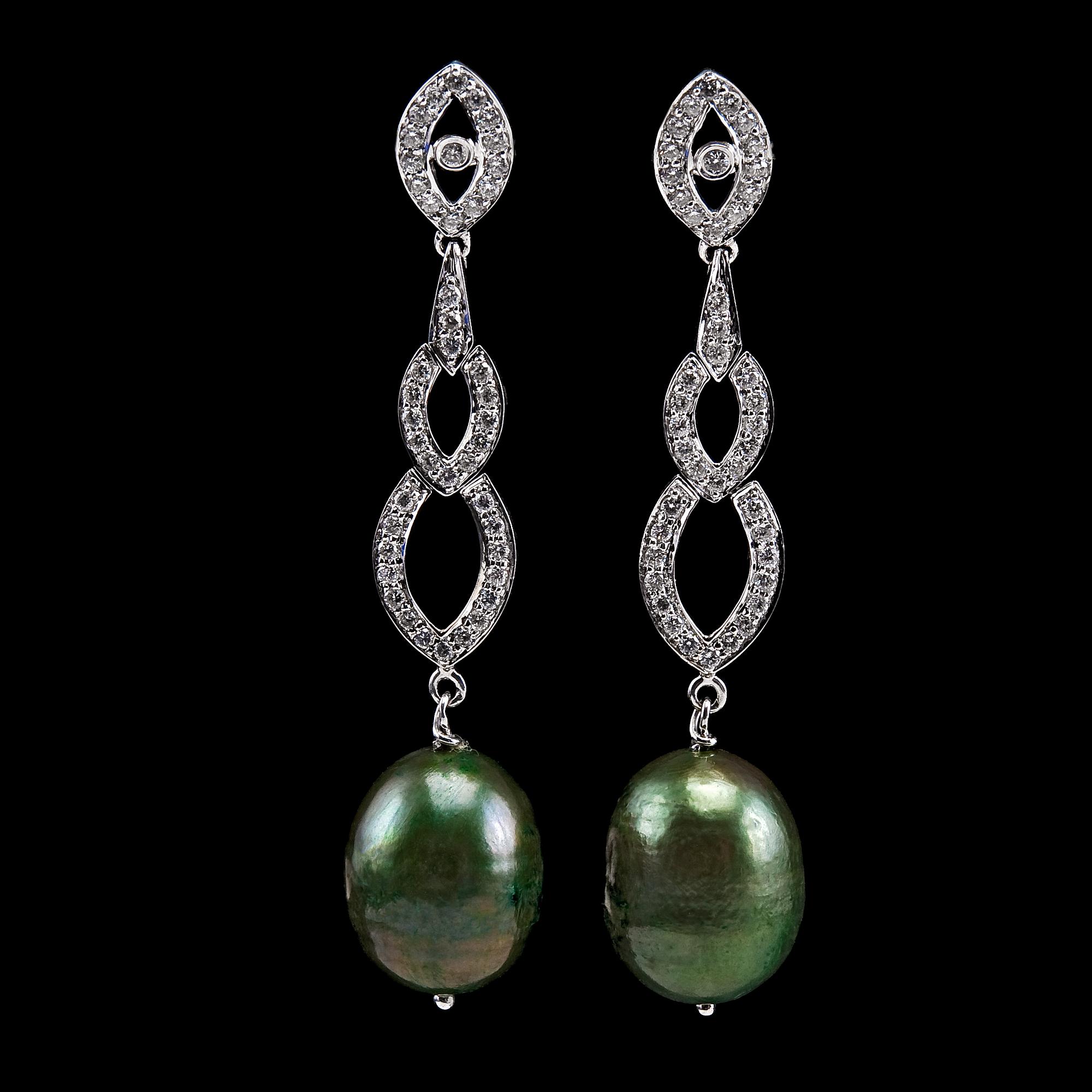 A PAIR OF EARRINGS, 88 brilliant cut diamonds 0.85 ct,  green baroque pearl 11 mm.