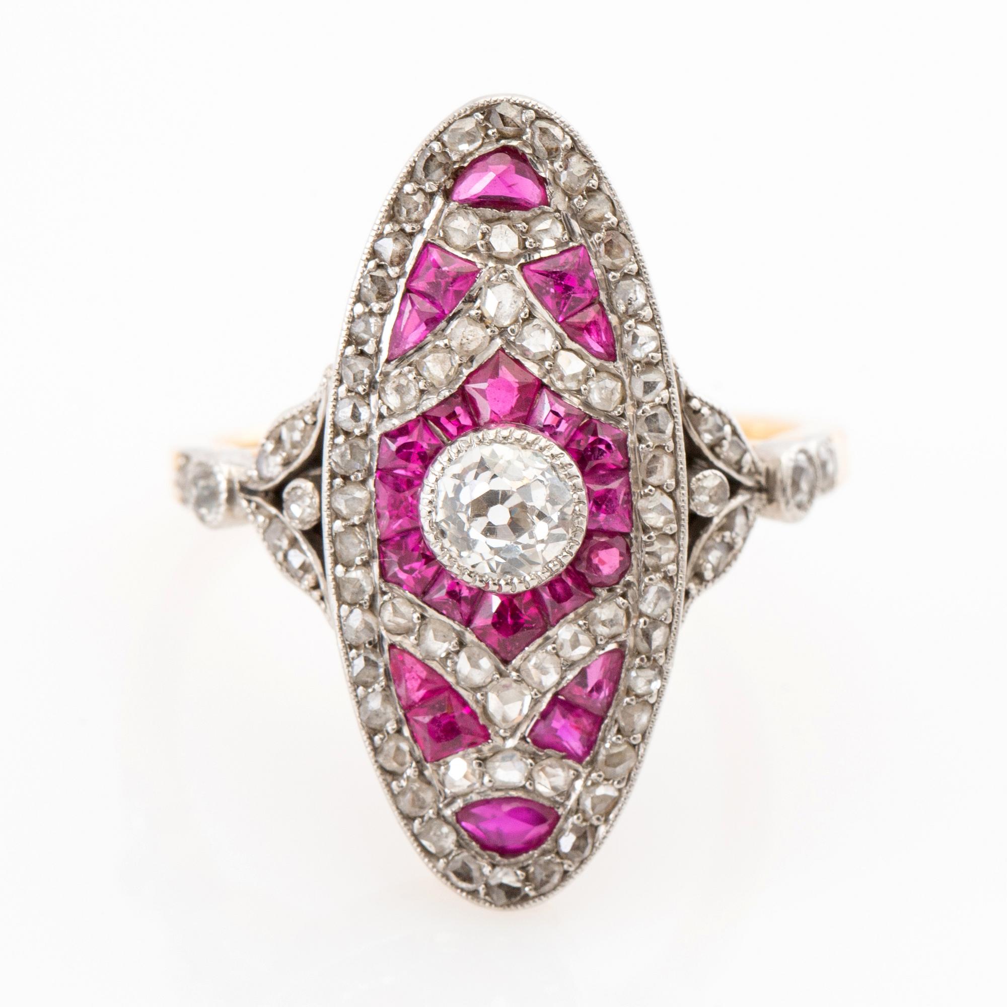 Art Deco ring of 18K gold and platinum with diamonds and synthetic rubies.