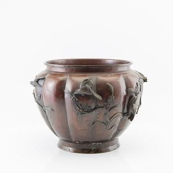 A Japanese bronze flower pots, Meiji period (1868-1912).