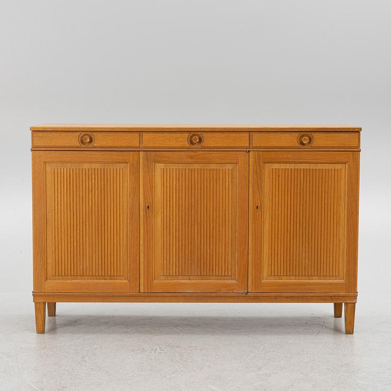 Carl Malmsten, sideboard, "Herrgården", Bodafors, 1900-talets andra hälft.