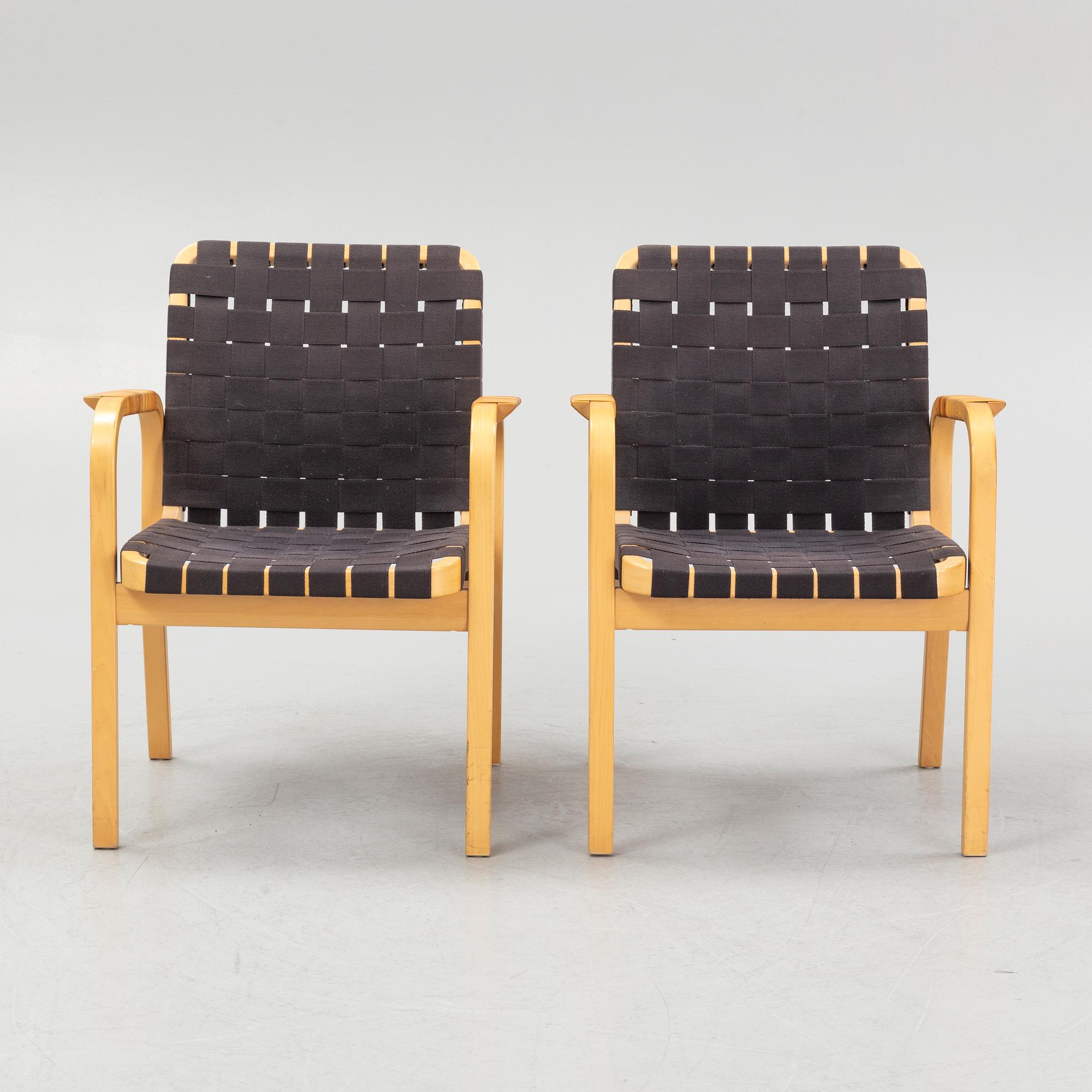 Alvar Aalto, karmstolar, ett par modell 45, Artek 2000-tal.