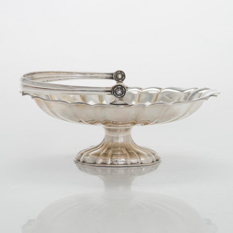 A set of six footed silver bowls, and a 
sweetmeat basket, Kultakeskus, Hämeenlinna 1943 and 1956.