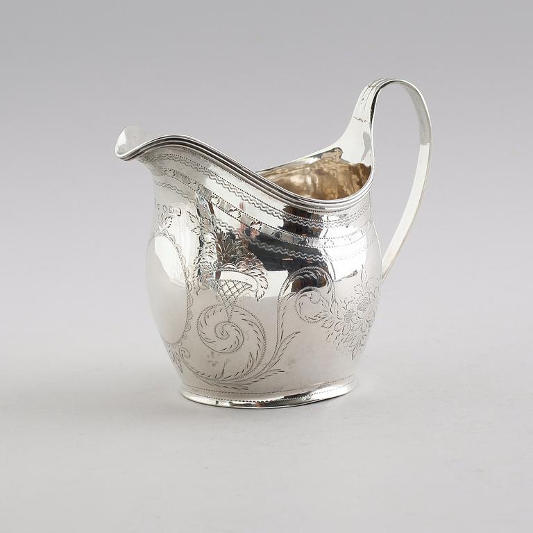 GRÄDDKANNA, silver, London 1807. Vikt ca 123 gram.