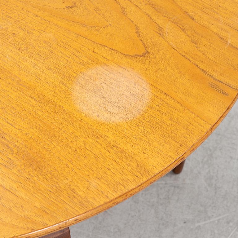 Hans Olsen, a "Roundette" dining table and six chairs, Frem Rölje, Denmark, 1950's/60's.