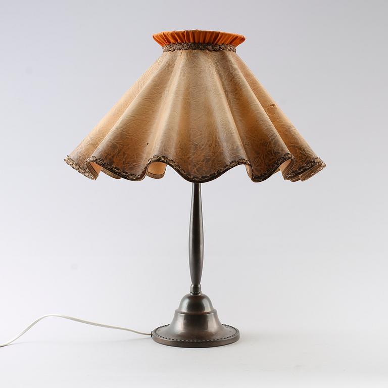 BORDSLAMPA, patinerad metall, CG Hallberg, 1900-talets första hälft.