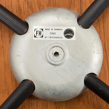 ARNE JACOBSEN, STOLAR 3 ST "T-STOLEN" för Fritz Hansen Danmark 1900-talets andra hälft.