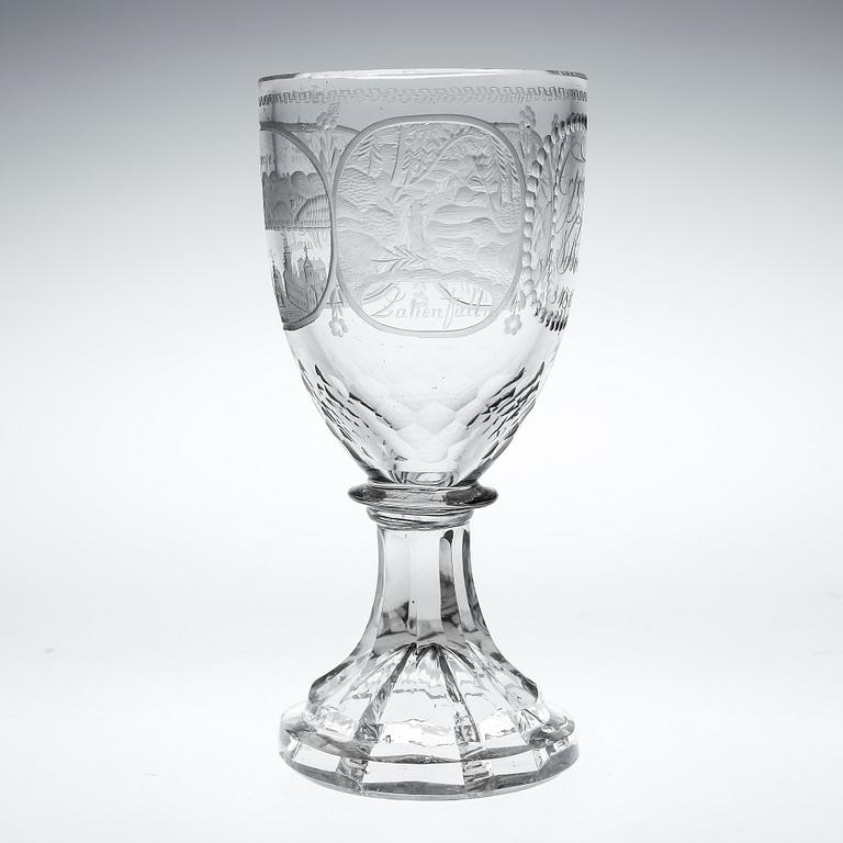 GLAS, s k Brunnsglas. 1800-talets början. Gravyren märkt Graf v. Nostiz 1815.