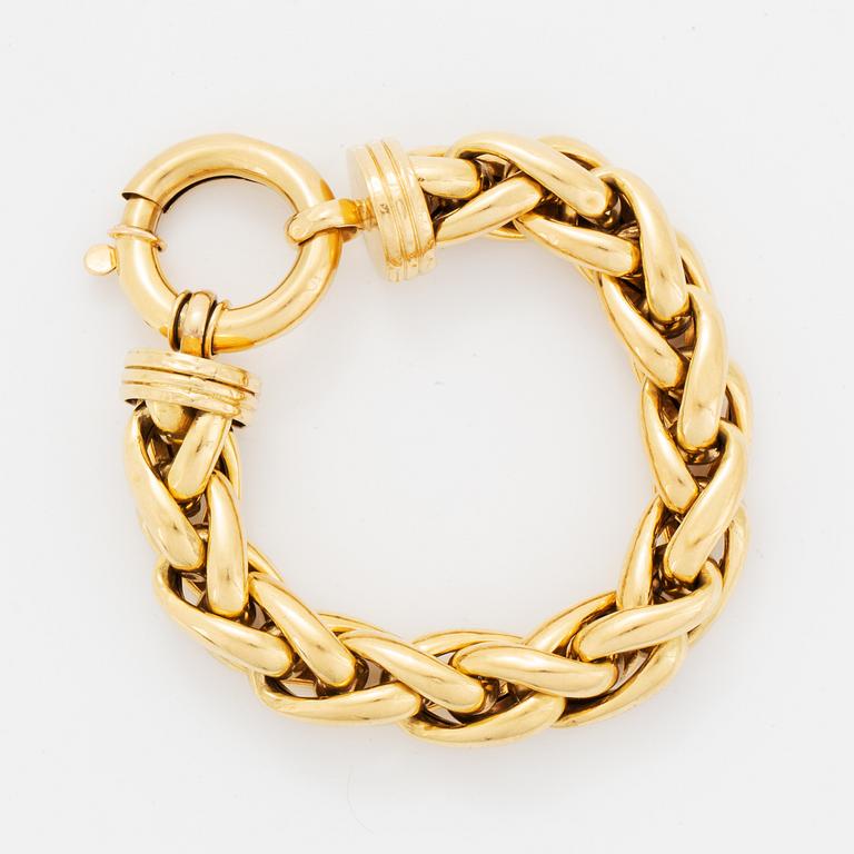 18K gold bracelet.