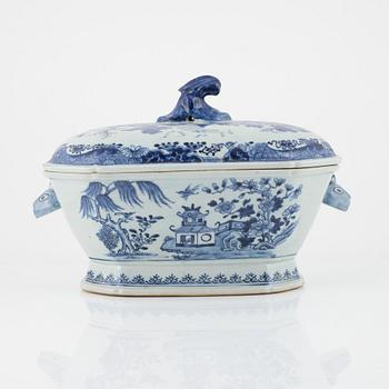 A blue and white tureen with cover, Qing dynasty, 18th Century.