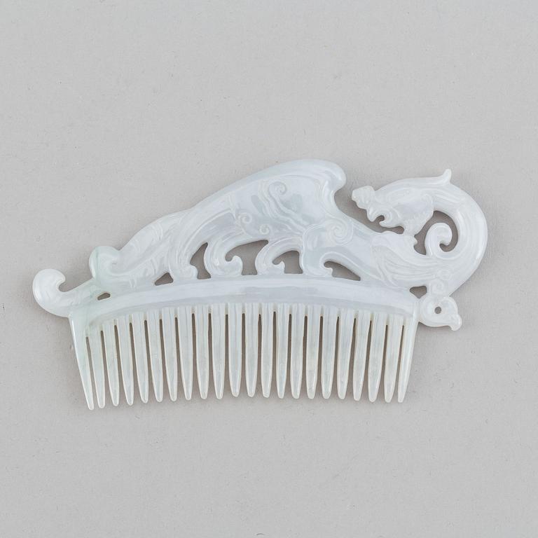 A nephrite comb, China, 20th Century.
