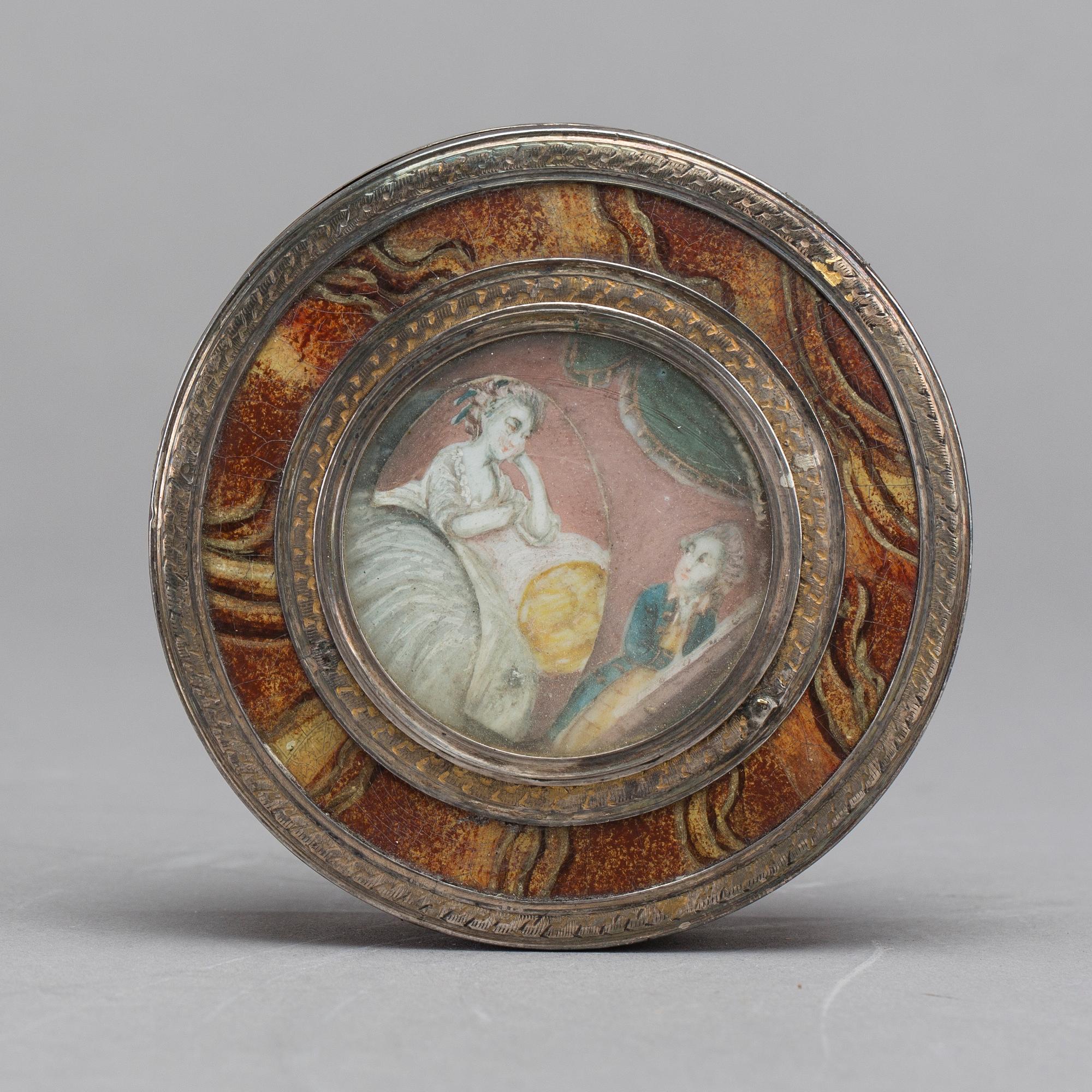 A SNUFF BOX WITH EROTIC SCENE. LATE 18TH CENTURY.