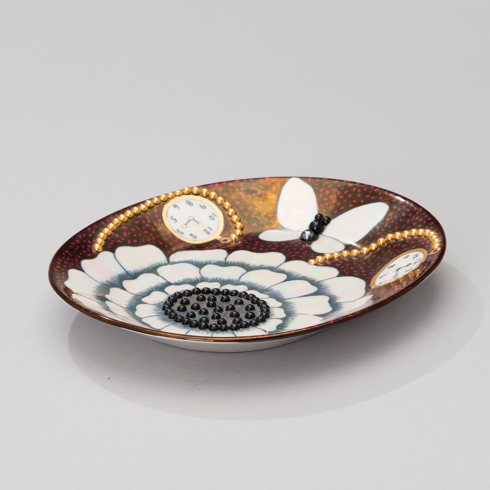 DISH, marked Birger Kaipiainen, sommarutställning på Rörstrands museum 1985 (summer exhibition at Rörstrand museum 1985).