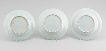TALLRIKAR, 3 st (2+1), porslin, Kina, Qianlong 1736-1795.