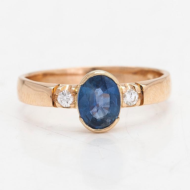 A 14K gold ring, with brilliant cut diamonds approx. 0.06 ct in total and sapphire Kultakeskus, Hämeenlinna 1990.