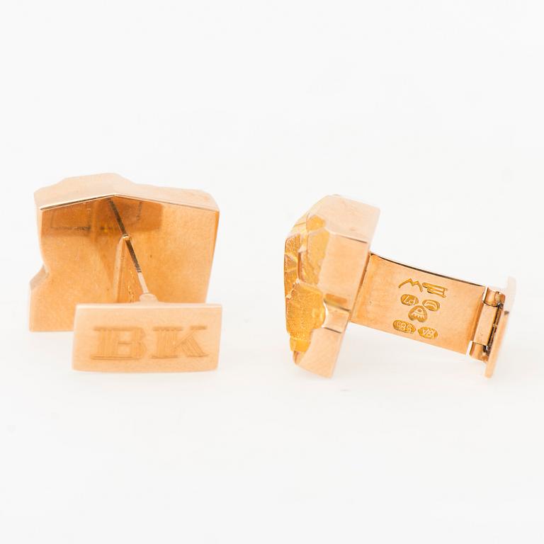 A PAIR OF BJÖRN WECKSTRÖM CUFFLINKS, 14K gold. Lapponia 1968.