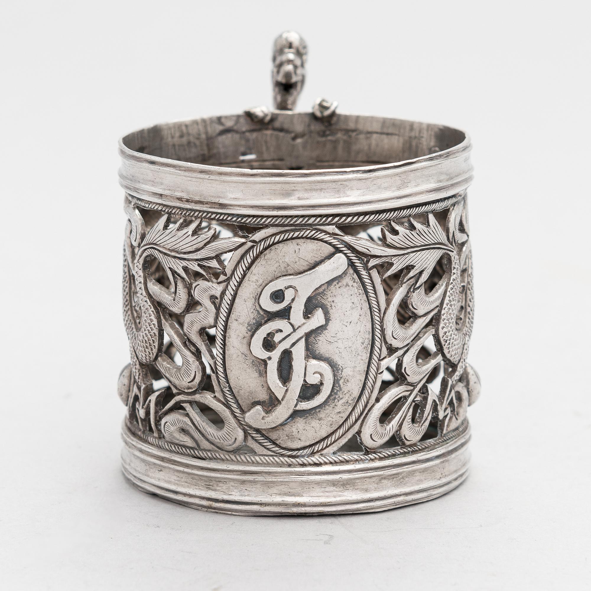 Teelasinpidike, hopeaa, Shanghai, Kiina vuosisadan vaihde 1800/1900. Tunnistamattomat leimat.