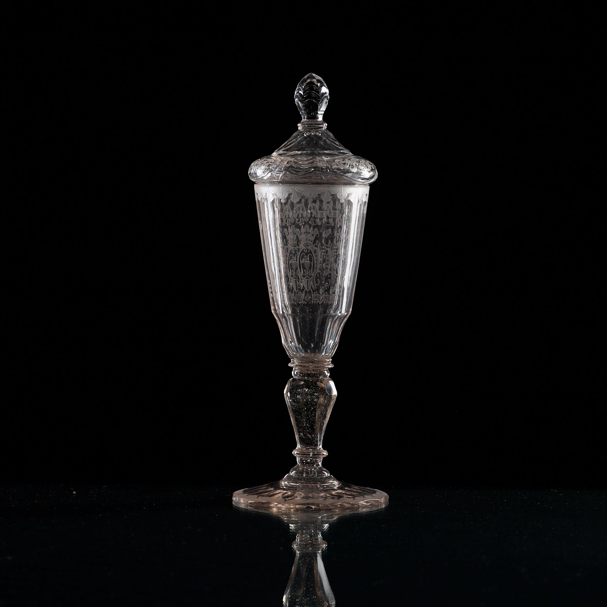 POKALGLAS med LOCK. Böhmen, 1700-tal.