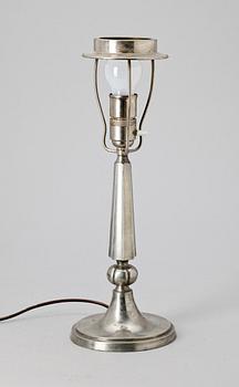 Edvin Ollers · BORDSLAMPA, tenn, design Edvin Ollers, 1900-talets första hälft.