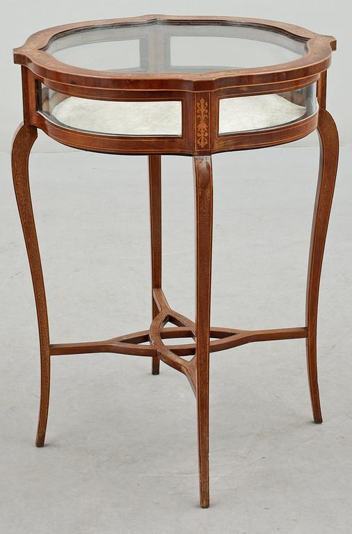 MONTERBORD, Louis XV-stil, 1900-talets första hälft.