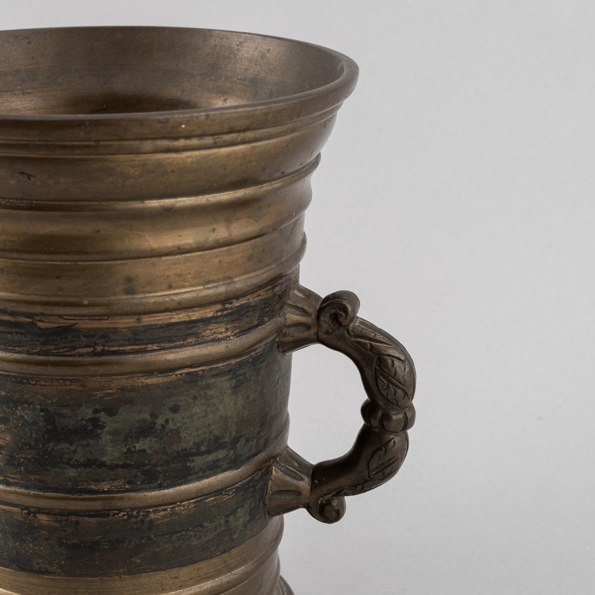 A brass baroque mortar and pestle, 18th century.
