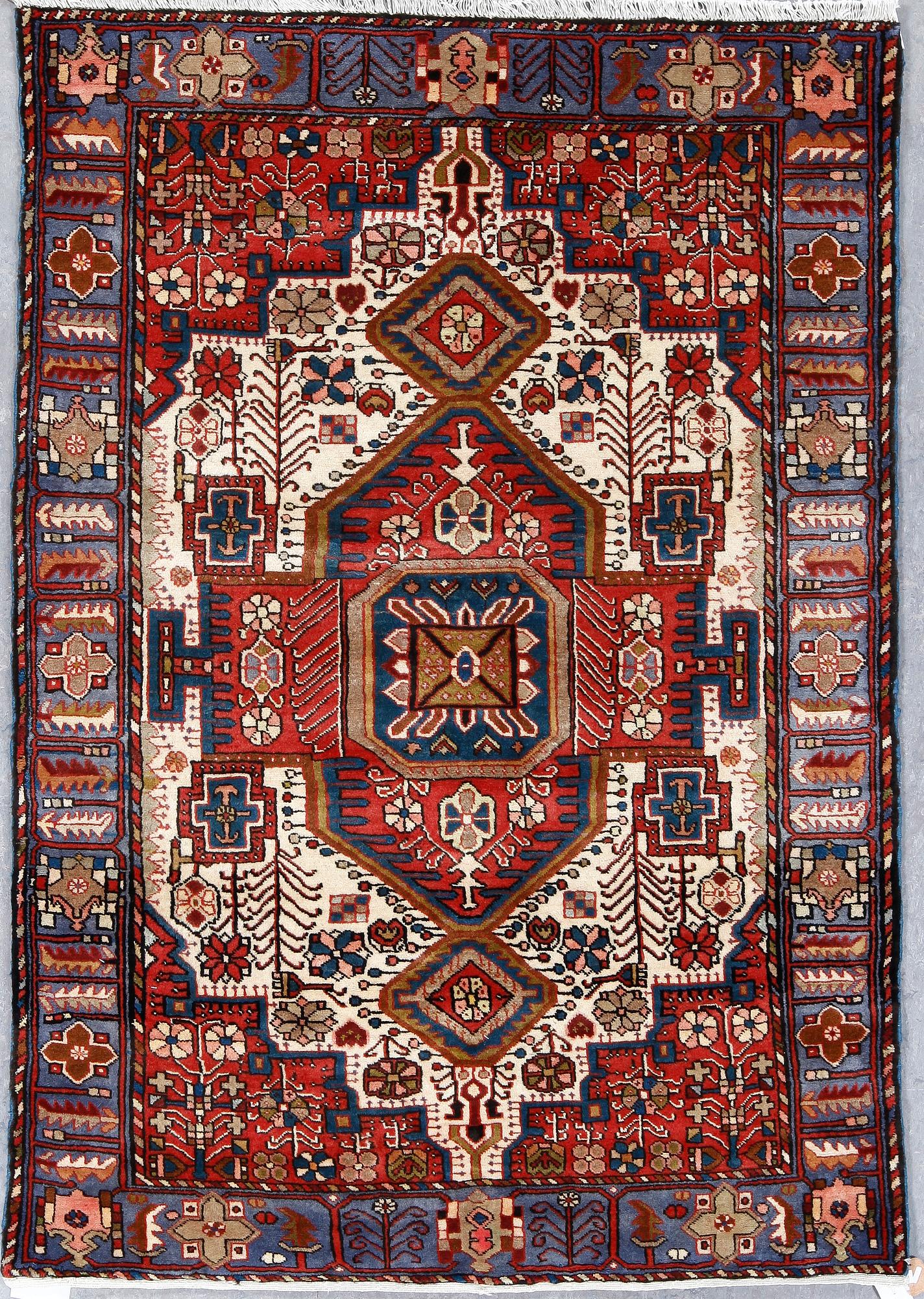 MATTA. Nahavand, ca 192x135 cm.