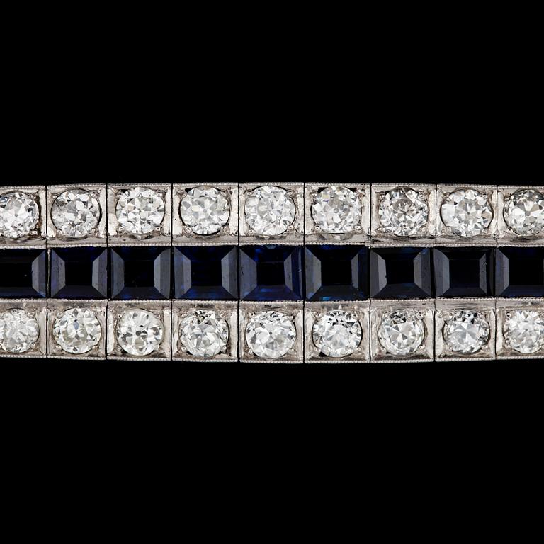 ARMBAND, carréslipade blå safirer, ca 12 ct, med briljantslipade diamanter, ca 11 ct, 1930-tal.