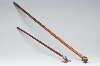 SPATSERKÄPPAR, två st. 1900-talets första hälft.