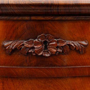 KOLONNSKÅP, senempire, 1800-talets mitt.