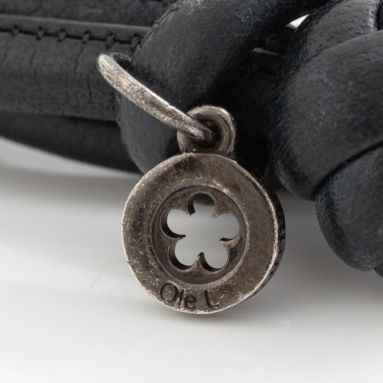 Ole Lynggaard bracelet leather with heart-shaped charm 18K white gold with round brilliant-cut diamonds "Sweet Spot".