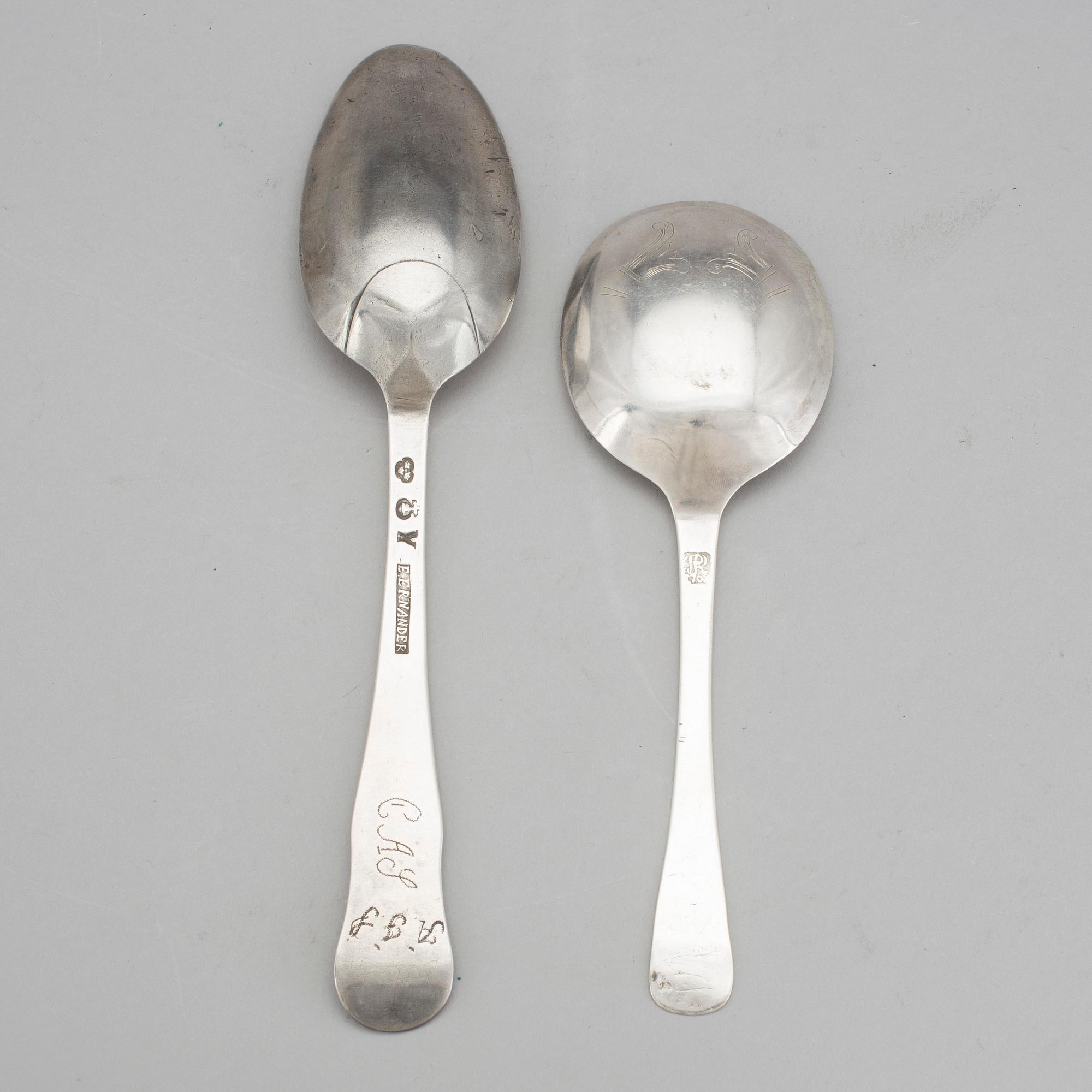 BÄGARE och SKEDAR, 3 del, bland annat en bägare av Johan Leffler, Falun, 1766. Vikt ca  125 g.