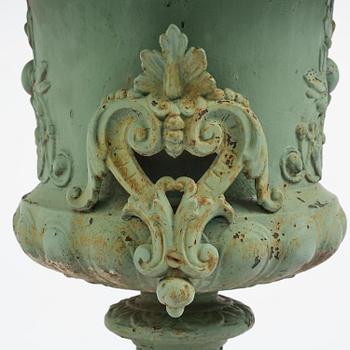 A green-painted cast-iron urn from Norrahammars bruk, Sweden, late 19th century.