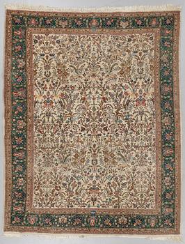 A carpet, semi-antique Tabriz figural, ca 256,5 x 205 cm.