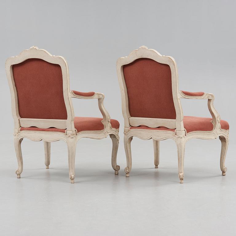 KARMSTOL. Stockholmsarbete, i Olof Höglanders art (mästare i Stockholm 1750-1765). Rokoko. En senare kopia medföljer.