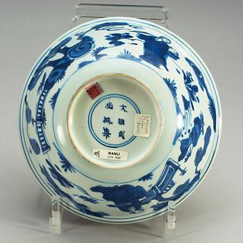 A blue and white bowl, Ming dynasty, Wanli (1573-1620), with Chenghua six character mark.