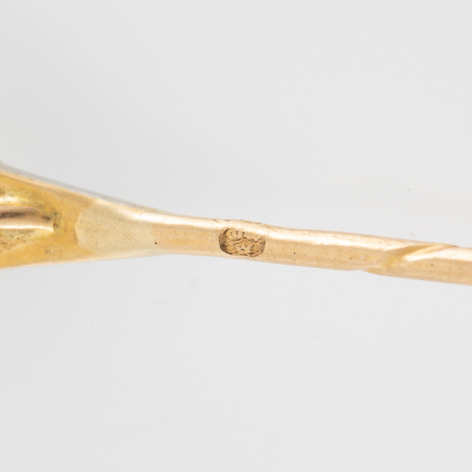 Tie pin, 18K gold with a half-pearl and rose-cut diamond.