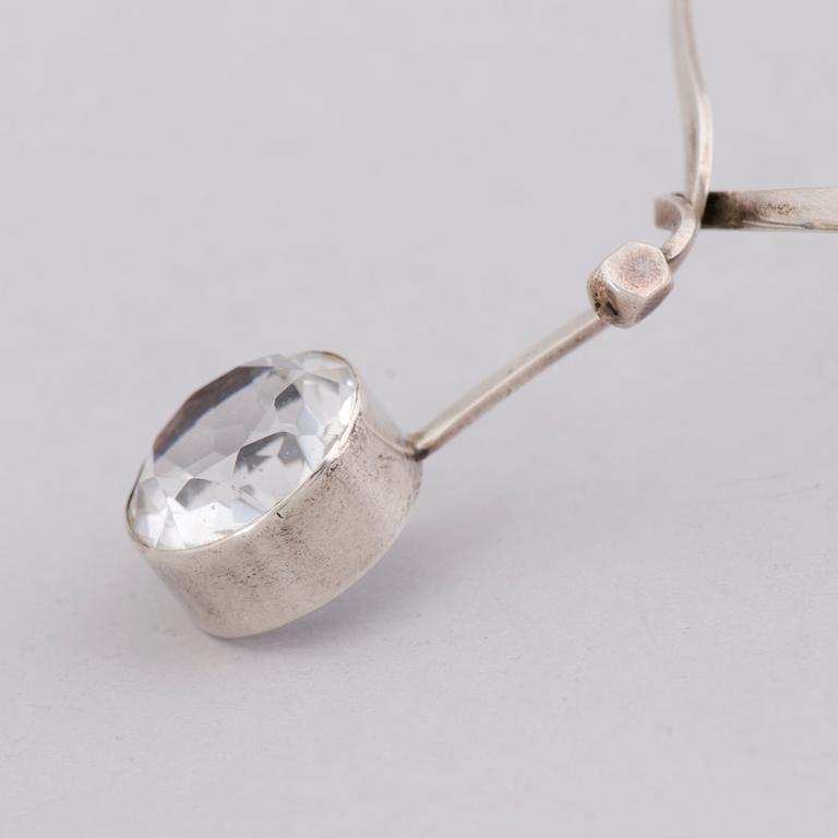 COLLIER, fasettslipad bergskristall, silver. Gussi, design Gert Thysell. Malmö, 1969.