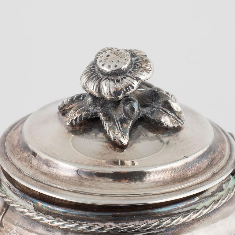 Eric Råström, kaffekanna, silver, sengustaviansk stil, Råströms Silver- O Nysilverfabrik, Stockholm, 1963.