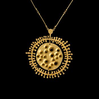 TAPIO WIRKKALA, A NECKLACE, A View from Moon, 14K guld, N. Westerback 1975.