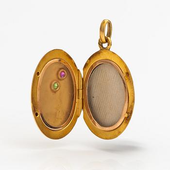Medaljonki, 14K kultaa, rubiini ja denamtoiidigranaatti. Pietari, 1908-26.
