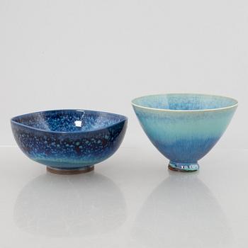 Berndt Friberg, a set of two stoneware vases and three bowls, Gustavsberg Studio 1965-74.