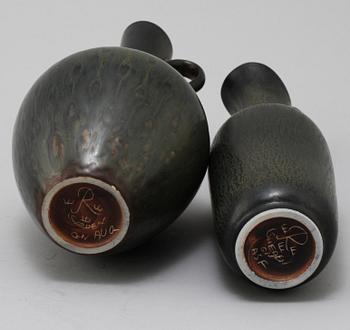KANNOR, 2 st samt SKÅLAR, 2 st, stengods, Gunnar Nylund samt Carl Harry Stålhane, Rörstrand, 1900-talets andra hälft.